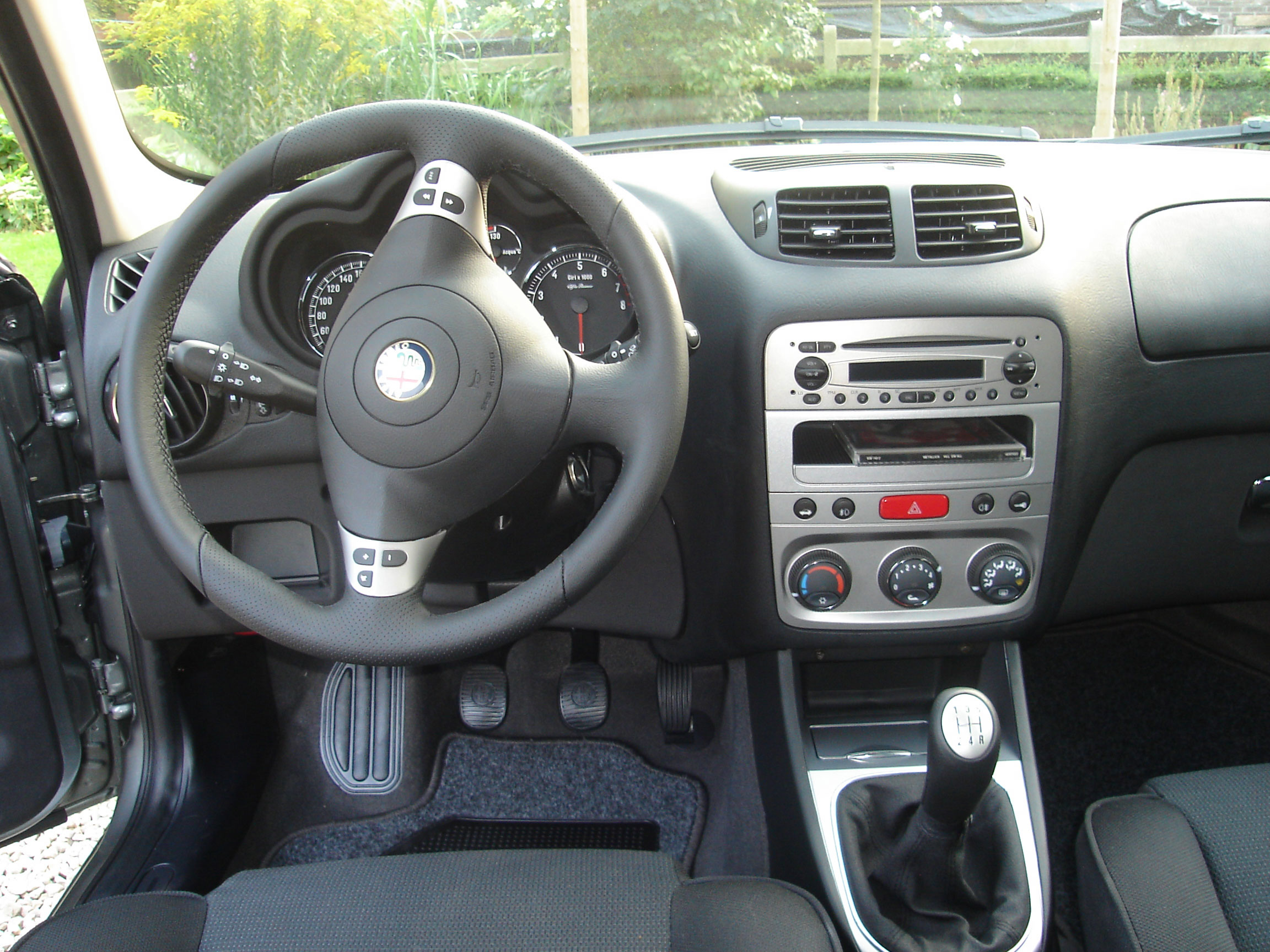 Aggiungere USB e AUX all'autoradio di serie Alfa Romeo 147