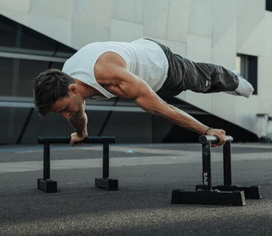 Calisthenics: attrezzatura necessaria per allenarsi da casa