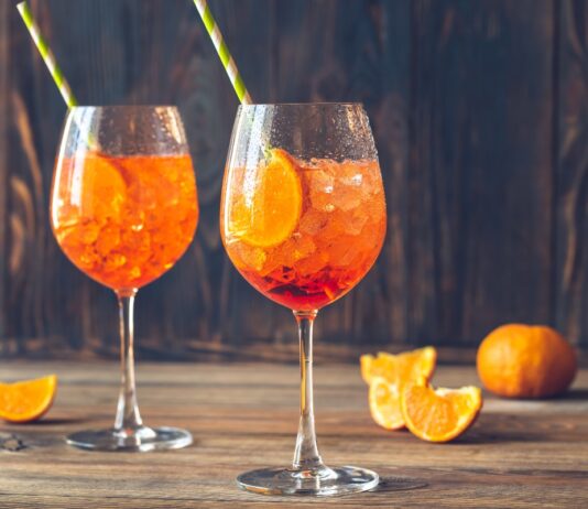 Come preparare cocktail Apertass: ricetta originale con Aperol e Tassoni