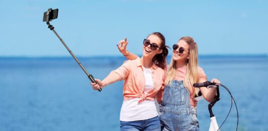 Come sostituire la batteria del telecomando del bastone selfie Blukar